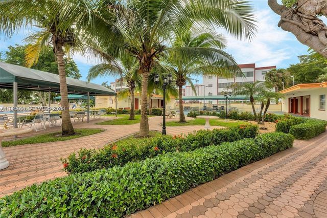 4270 NW 40th St 201, Lauderdale Lakes, FL 33319