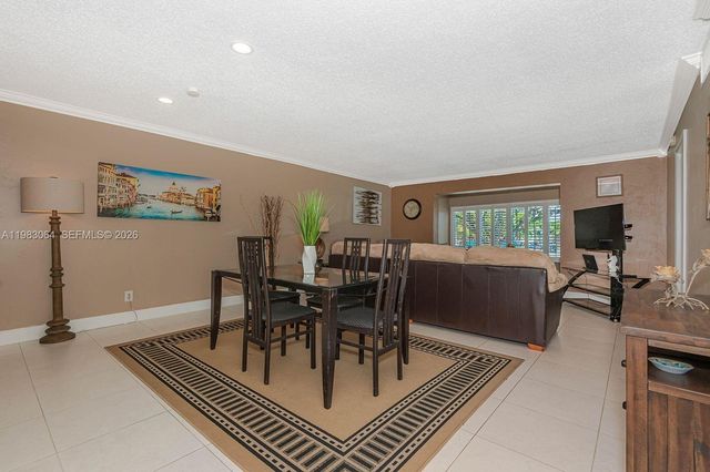 4270 NW 40th St 201, Lauderdale Lakes, FL 33319