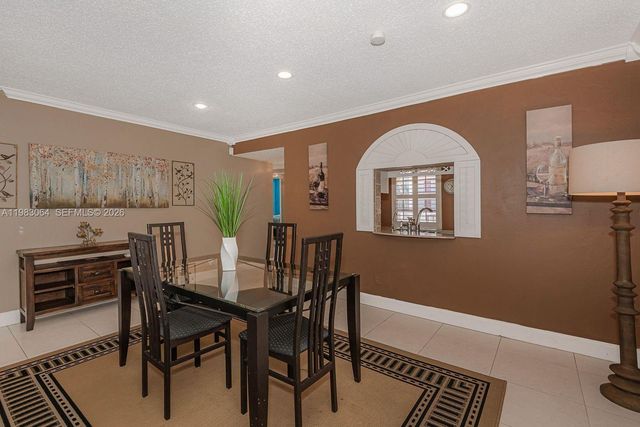 4270 NW 40th St 201, Lauderdale Lakes, FL 33319