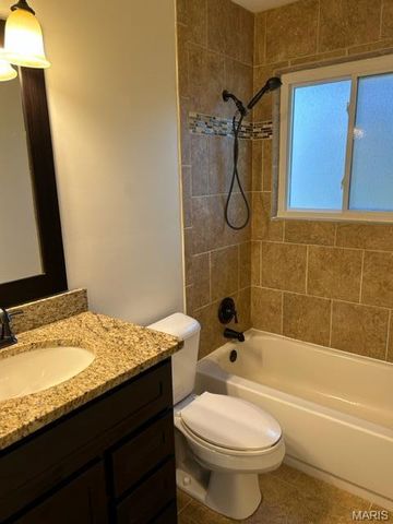 1 Braquewood Court, Manchester, MO 63021