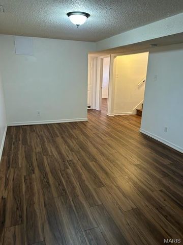 1 Braquewood Court, Manchester, MO 63021