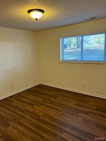 1 Braquewood Court, Manchester, MO 63021