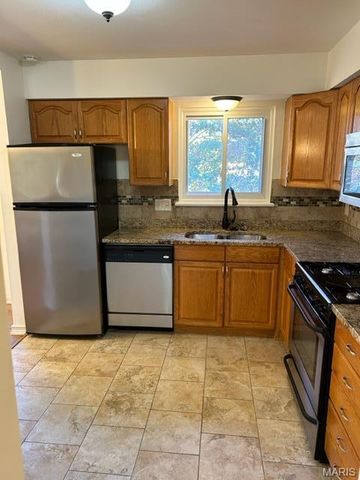 1 Braquewood Court, Manchester, MO 63021