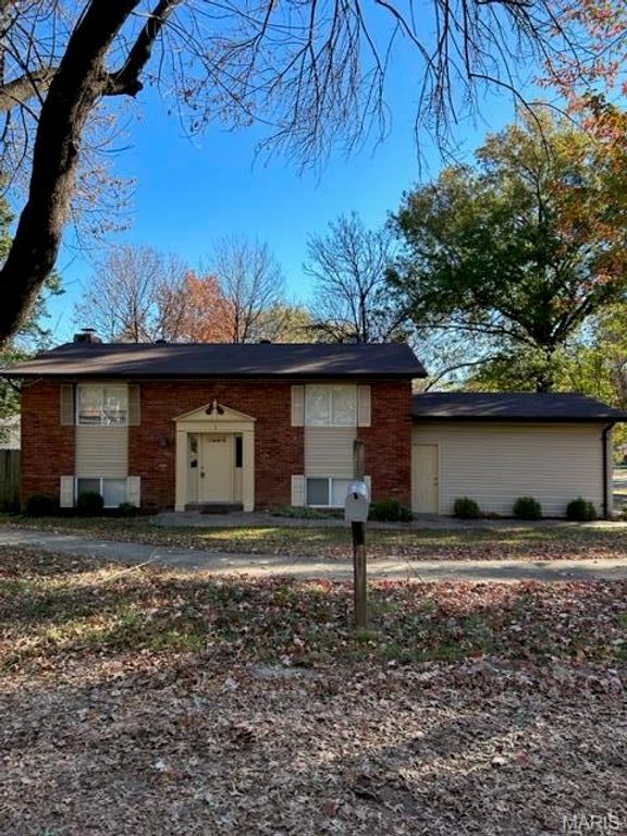 1 Braquewood Court, Manchester, MO 63021