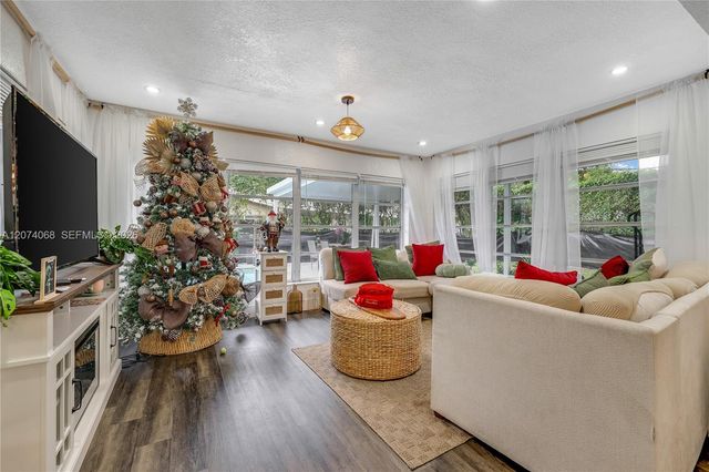 5712 Monroe Street, Hollywood, FL 33023