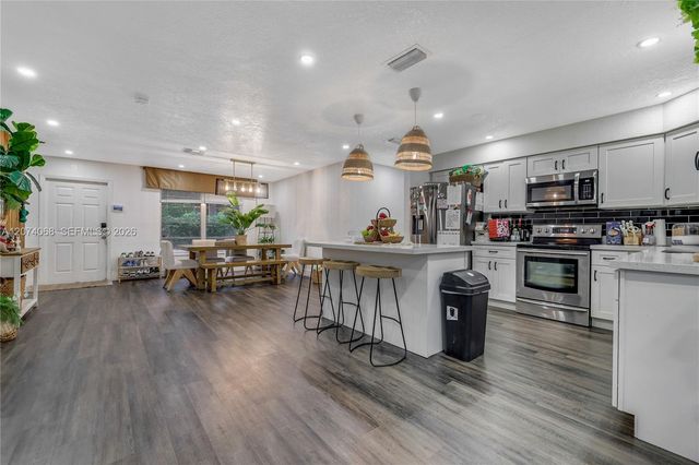 5712 Monroe Street, Hollywood, FL 33023