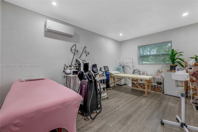 5712 Monroe Street, Hollywood, FL 33023