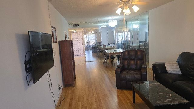 3251 Holiday Springs Boulevard 302, Margate, FL 33063