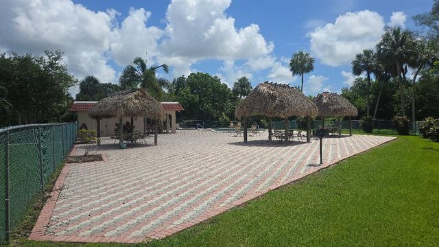 3251 Holiday Springs Boulevard 302, Margate, FL 33063