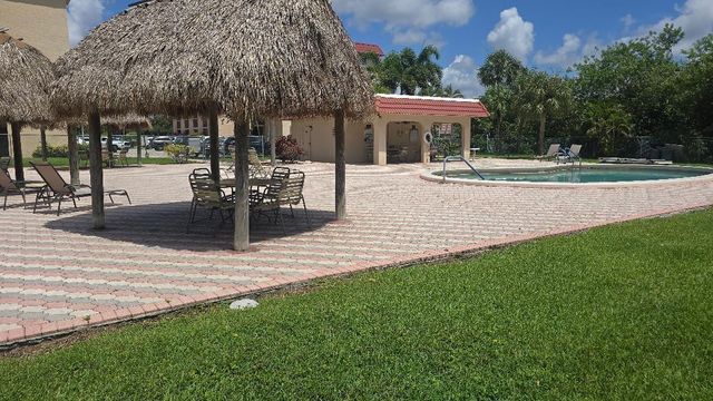 3251 Holiday Springs Boulevard 302, Margate, FL 33063