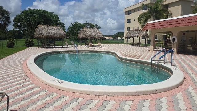 3251 Holiday Springs Boulevard 302, Margate, FL 33063