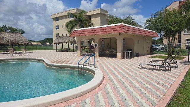 3251 Holiday Springs Boulevard 302, Margate, FL 33063