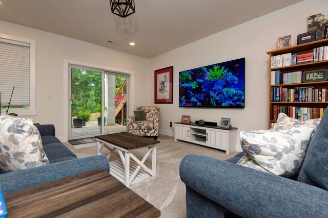 6099 S Hampton Avenue, Springfield, MO 65810