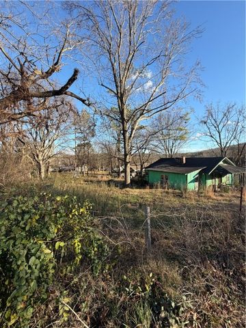 311 Maple Street, Huntsville, AR 72740