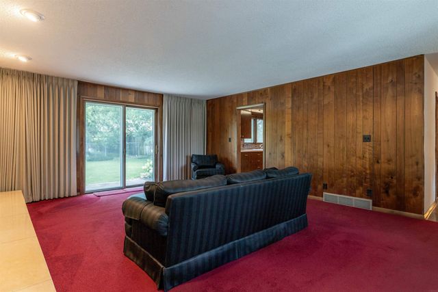 847 Lynkaylee Drive, Waterloo, IA 50701
