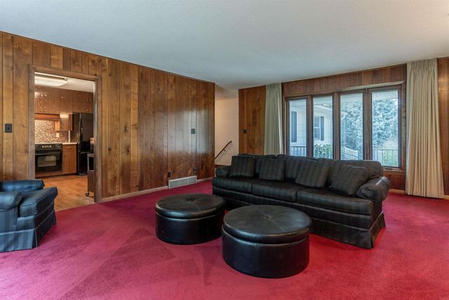 847 Lynkaylee Drive, Waterloo, IA 50701