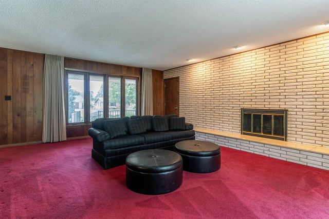 847 Lynkaylee Drive, Waterloo, IA 50701