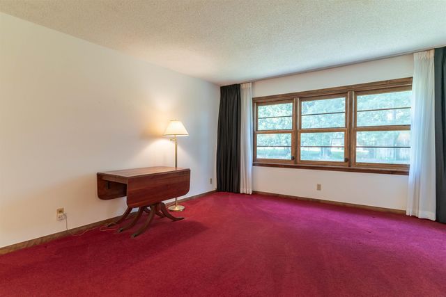 847 Lynkaylee Drive, Waterloo, IA 50701