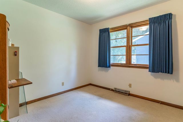 847 Lynkaylee Drive, Waterloo, IA 50701