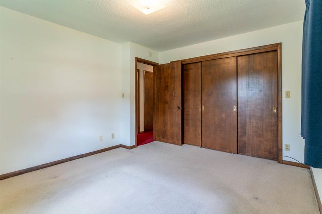 847 Lynkaylee Drive, Waterloo, IA 50701