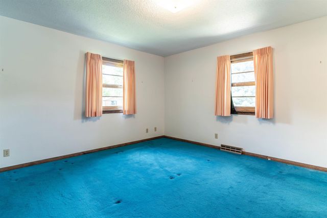847 Lynkaylee Drive, Waterloo, IA 50701