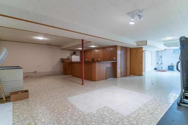 847 Lynkaylee Drive, Waterloo, IA 50701
