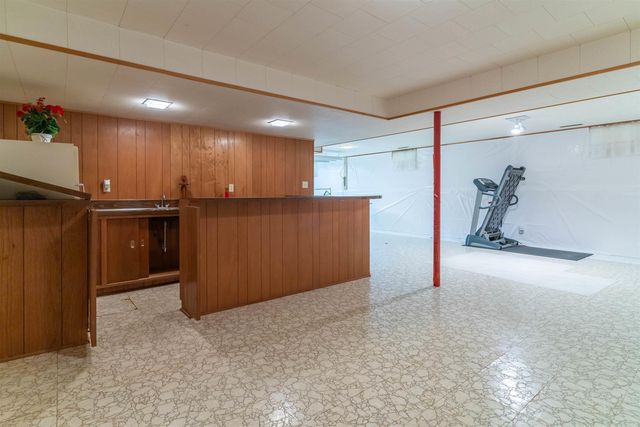 847 Lynkaylee Drive, Waterloo, IA 50701
