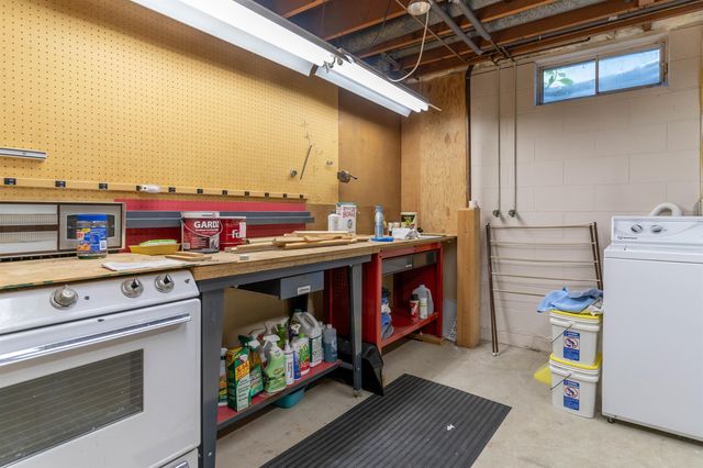 847 Lynkaylee Drive, Waterloo, IA 50701