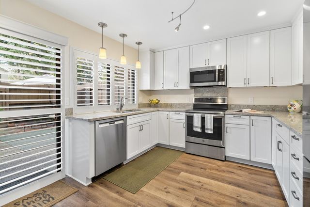 2240 Swarthmore Dr, Sacramento, CA 95825