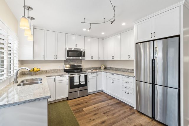 2240 Swarthmore Dr, Sacramento, CA 95825