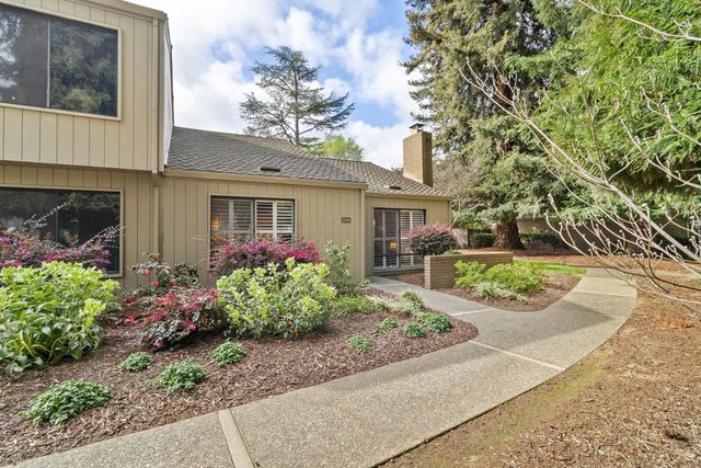 2240 Swarthmore Dr, Sacramento, CA 95825