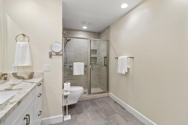 2240 Swarthmore Dr, Sacramento, CA 95825