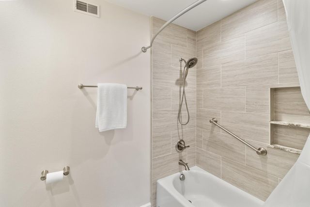 2240 Swarthmore Dr, Sacramento, CA 95825