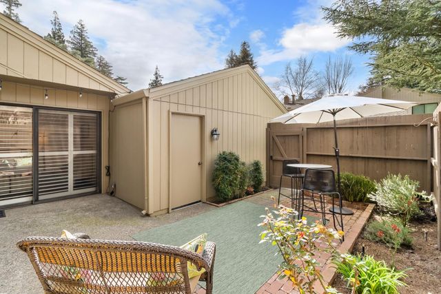 2240 Swarthmore Dr, Sacramento, CA 95825