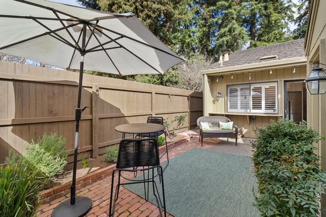 2240 Swarthmore Dr, Sacramento, CA 95825