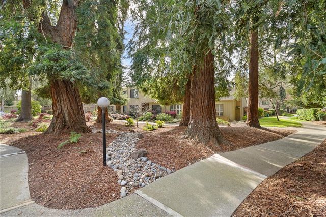 2240 Swarthmore Dr, Sacramento, CA 95825