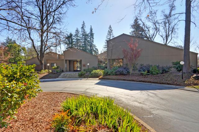 2240 Swarthmore Dr, Sacramento, CA 95825