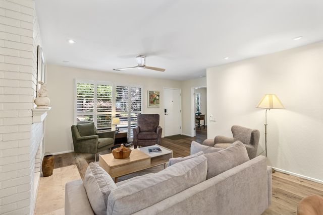 2240 Swarthmore Dr, Sacramento, CA 95825