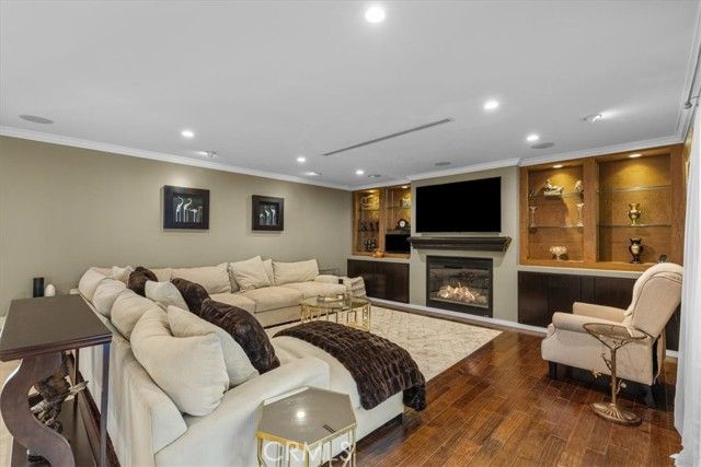 3435 Oakmont View Drive, Glendale, CA 91208