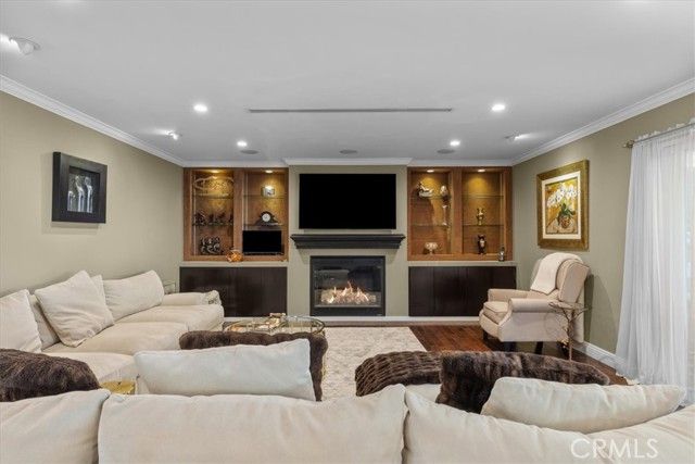 3435 Oakmont View Drive, Glendale, CA 91208