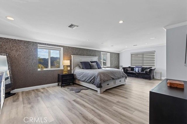 3435 Oakmont View Drive, Glendale, CA 91208