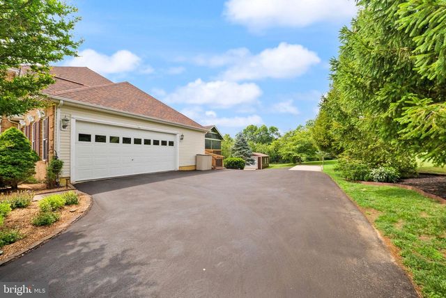 99 FOX LN, White Post, VA 22663