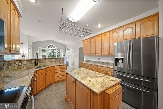 99 FOX LN, White Post, VA 22663