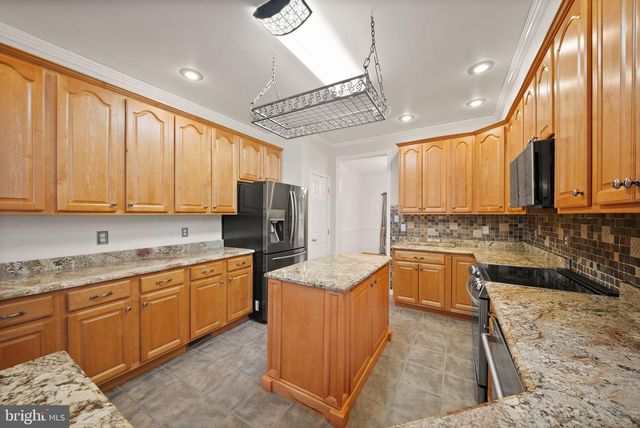 99 FOX LN, White Post, VA 22663