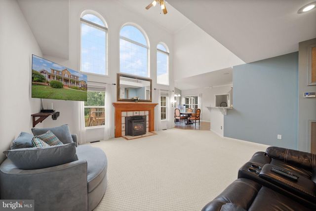 99 FOX LN, White Post, VA 22663