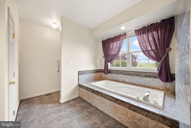 99 FOX LN, White Post, VA 22663