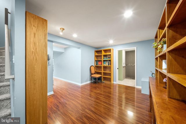 99 FOX LN, White Post, VA 22663