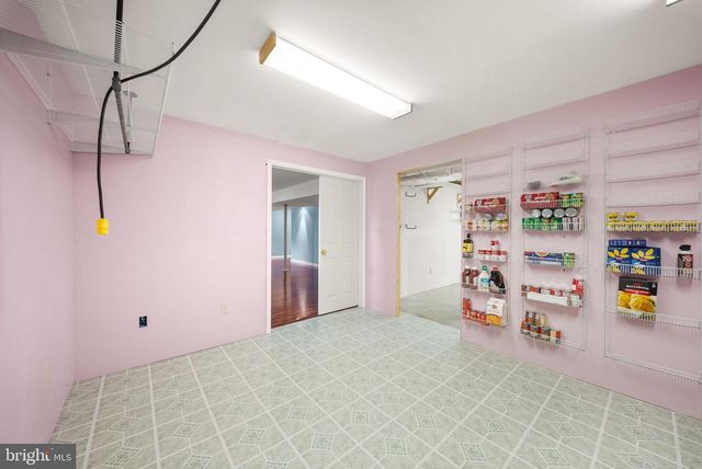 99 FOX LN, White Post, VA 22663