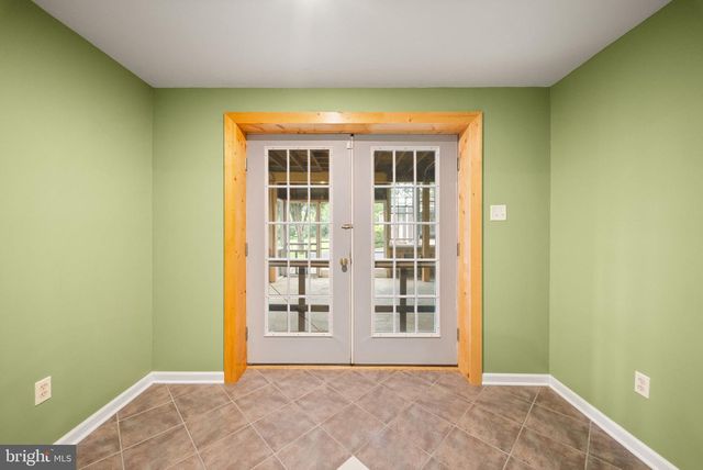99 FOX LN, White Post, VA 22663