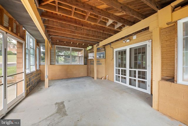 99 FOX LN, White Post, VA 22663